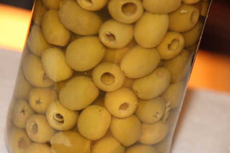 <b>(空心)綠橄欖粒Green Olives</b><br>3933111<li>一罐920公克</li>