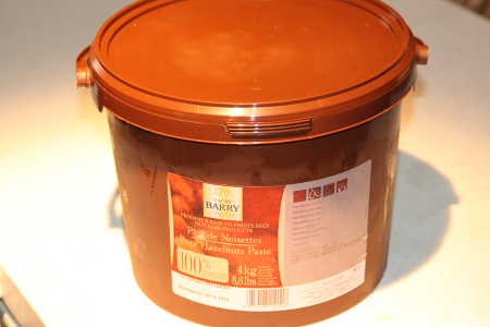 <b>榛果醬100%</b>pure hazelnut paste<li>每桶5公斤<br>★