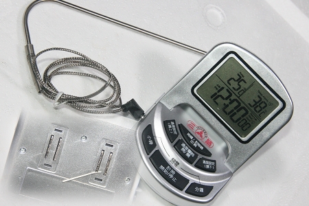 <b>多功能電子溫度計(烹飪專用)</b><BR>7271011<BR>一組<li>烹飪專用.